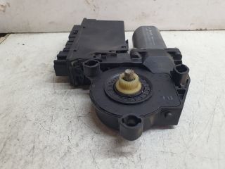 bontott AUDI A4 B6 Jobb első Ablakemelő Motor