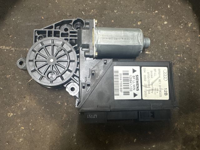 bontott AUDI A4 B6 Jobb első Ablakemelő Motor