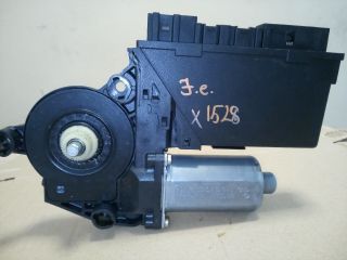 bontott AUDI A4 B6 Jobb első Ablakemelő Motor