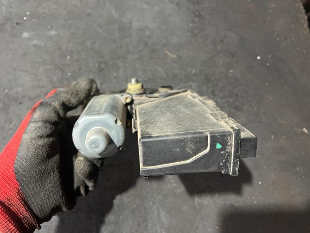 bontott AUDI A4 B6 Jobb első Ablakemelő Motor