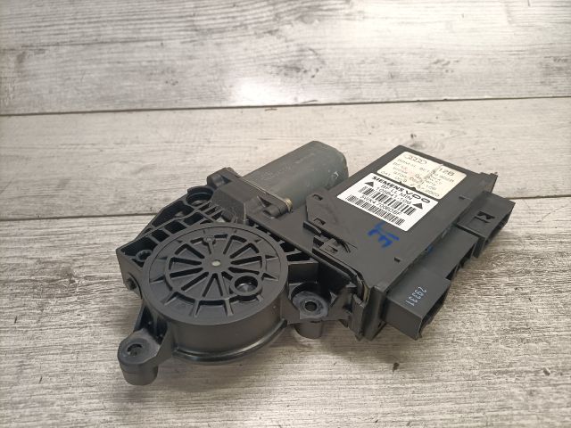 bontott AUDI A4 B6 Jobb első Ablakemelő Motor