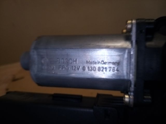 bontott AUDI A4 B6 Jobb első Ablakemelő Motor