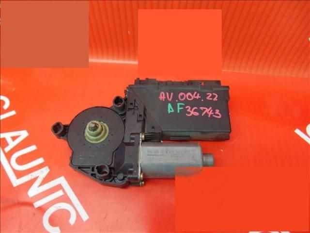 bontott AUDI A4 B6 Jobb első Ablakemelő Motor