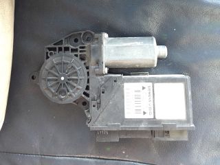 bontott AUDI A4 B6 Jobb első Ablakemelő Motor