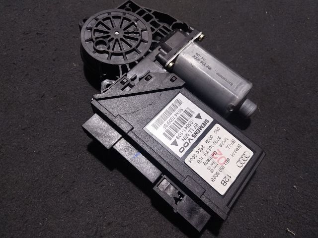 bontott AUDI A4 B6 Jobb első Ablakemelő Motor