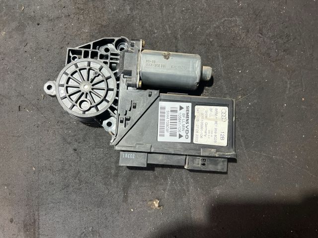 bontott AUDI A4 B6 Jobb első Ablakemelő Motor