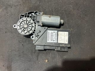 bontott AUDI A4 B6 Jobb első Ablakemelő Motor