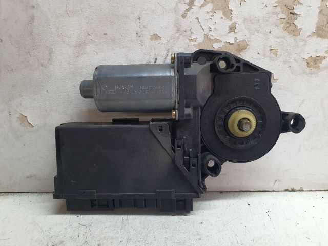 bontott AUDI A4 B6 Jobb első Ablakemelő Motor