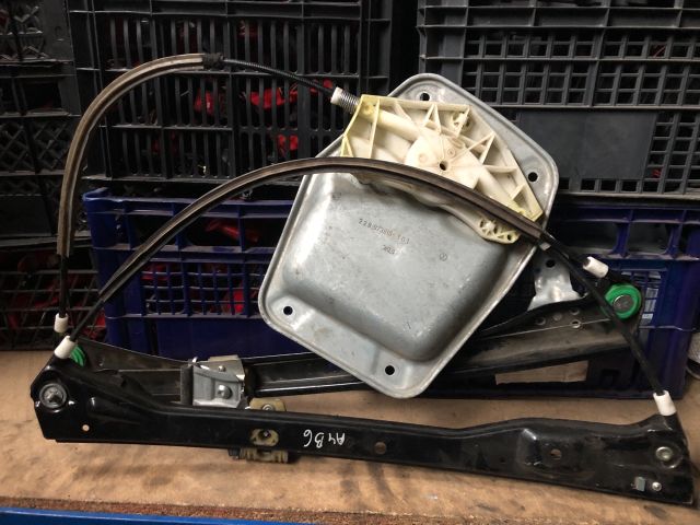 bontott AUDI A4 B6 Jobb első Ablakemelő Szerkezet (Elektromos)