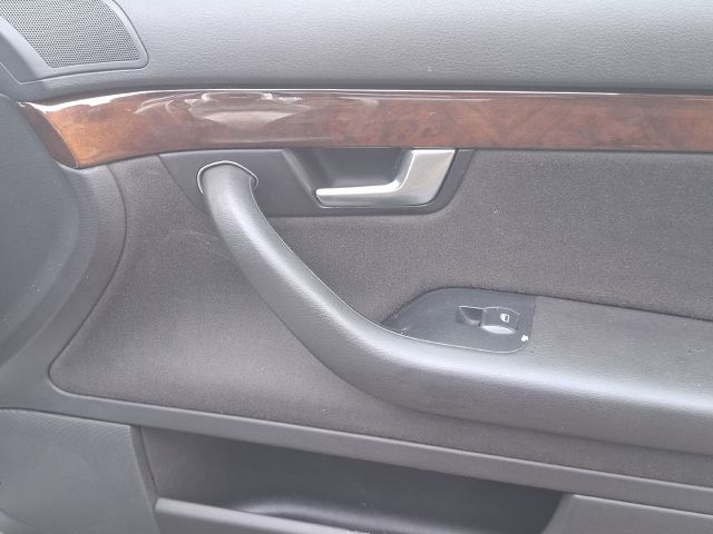 bontott AUDI A4 B6 Jobb első Ajtó (Részeivel)