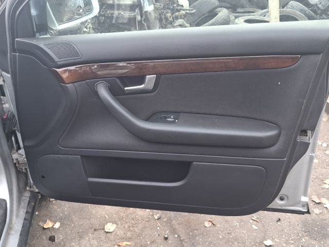 bontott AUDI A4 B6 Jobb első Ajtó (Részeivel)