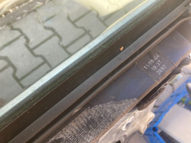 bontott AUDI A4 B6 Jobb első Ajtó (Részeivel)