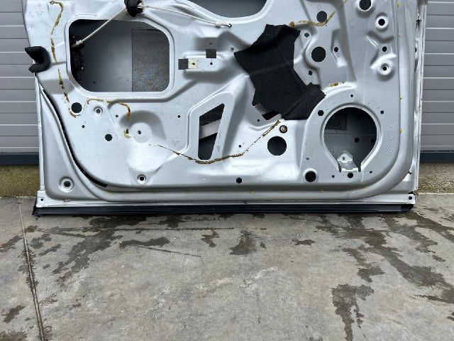 bontott AUDI A4 B6 Jobb első Ajtó (Üres lemez)