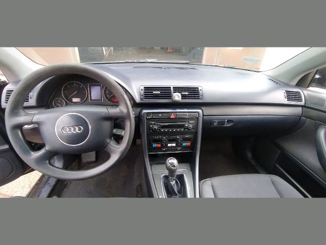 bontott AUDI A4 B6 Jobb első Ajtóhatároló