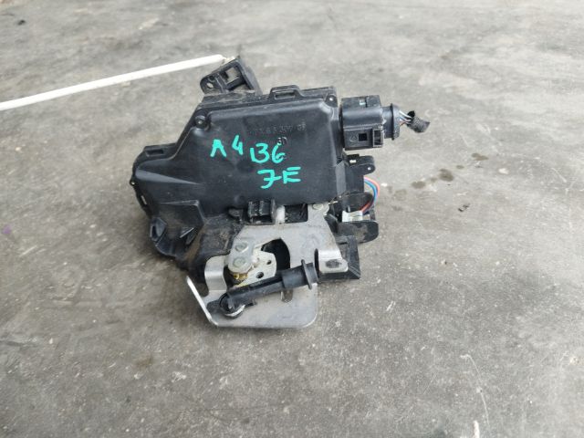 bontott AUDI A4 B6 Jobb első Ajtózár