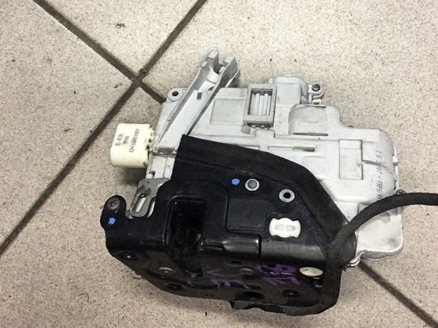 bontott AUDI A4 B6 Jobb első Ajtózár