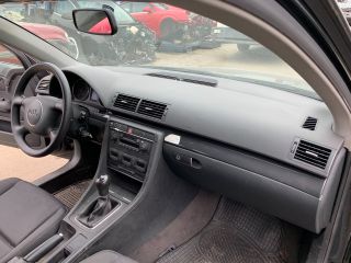 bontott AUDI A4 B6 Jobb első Dobbetét (Kerékjárati, Műanyag)