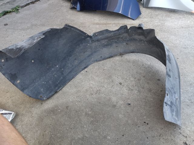 bontott AUDI A4 B6 Jobb első Dobbetét (Kerékjárati, Műanyag)