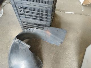 bontott AUDI A4 B6 Jobb első Dobbetét (Kerékjárati, Műanyag)