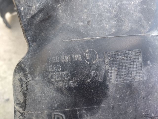 bontott AUDI A4 B6 Jobb első Dobbetét (Kerékjárati, Műanyag)