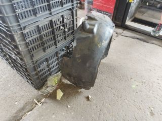 bontott AUDI A4 B6 Jobb első Dobbetét (Kerékjárati, Műanyag)