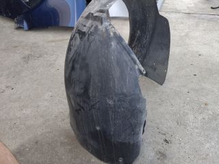 bontott AUDI A4 B6 Jobb első Dobbetét (Kerékjárati, Műanyag)