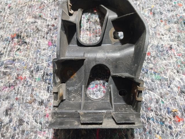 bontott AUDI A4 B6 Jobb első Küszöb Tartó