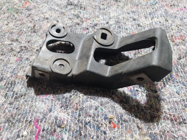 bontott AUDI A4 B6 Jobb első Küszöb Tartó