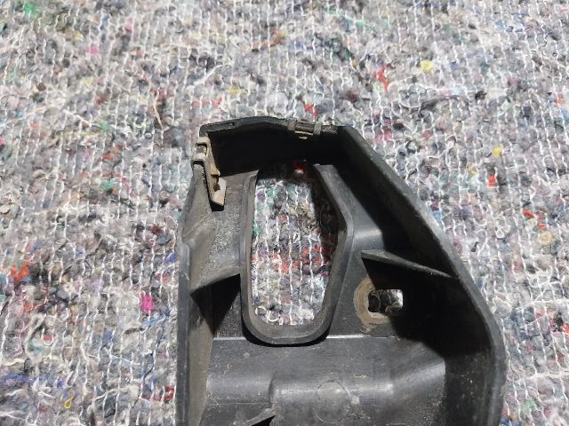 bontott AUDI A4 B6 Jobb első Küszöb Tartó