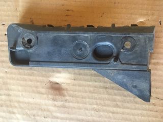 bontott AUDI A4 B6 Jobb első Lökhárító Tartó (Műanyag)