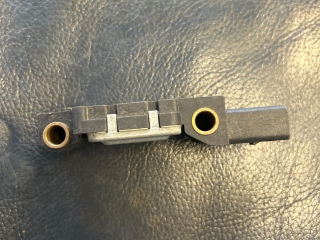 bontott AUDI A4 B6 Jobb első Oldal Ütközés Érzékelő