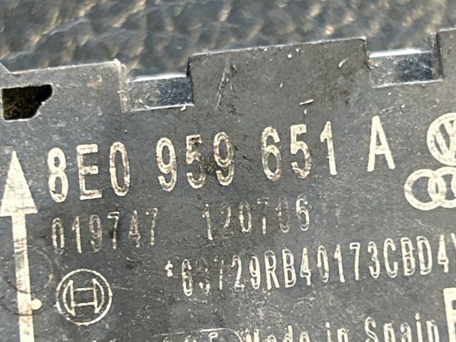 bontott AUDI A4 B6 Jobb első Oldal Ütközés Érzékelő