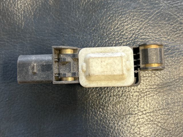 bontott AUDI A4 B6 Jobb első Oldal Ütközés Érzékelő