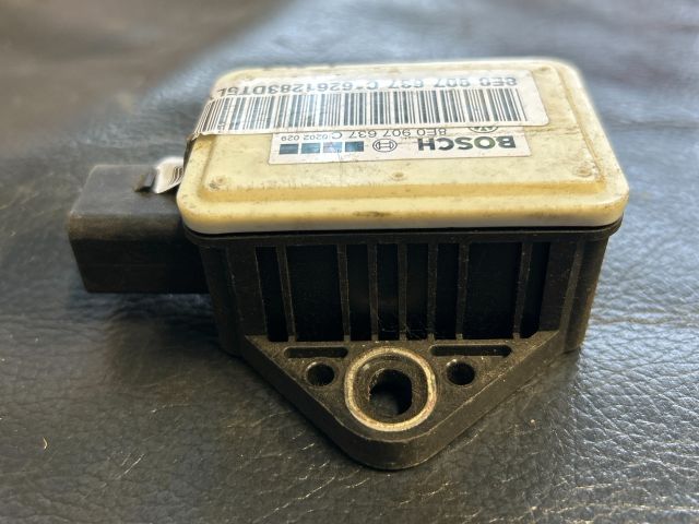 bontott AUDI A4 B6 Jobb első Oldal Ütközés Érzékelő