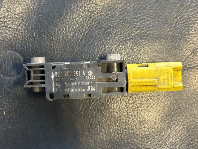 bontott AUDI A4 B6 Jobb első Oldal Ütközés Érzékelő