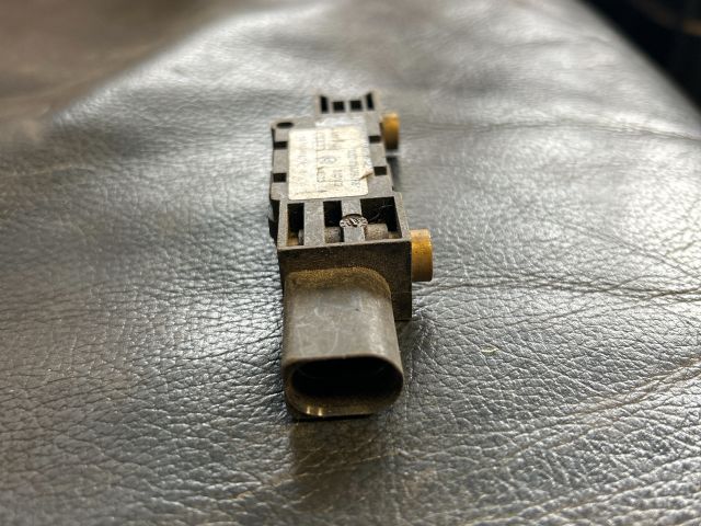 bontott AUDI A4 B6 Jobb első Oldal Ütközés Érzékelő