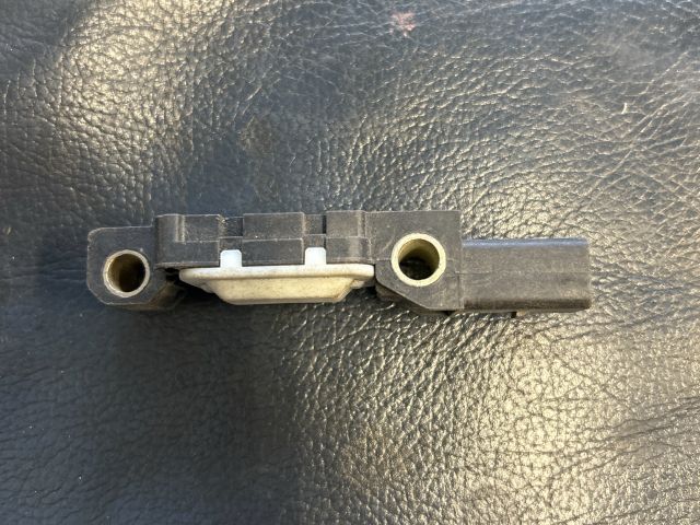 bontott AUDI A4 B6 Jobb első Oldal Ütközés Érzékelő