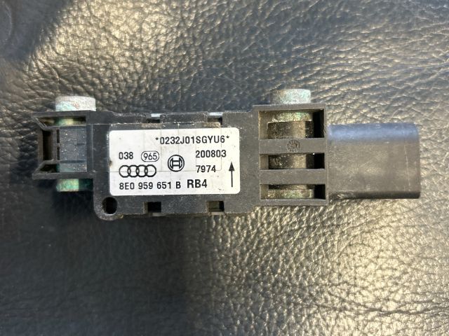 bontott AUDI A4 B6 Jobb első Oldal Ütközés Érzékelő
