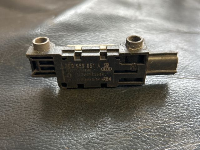 bontott AUDI A4 B6 Jobb első Oldal Ütközés Érzékelő