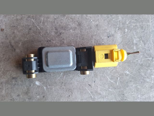 bontott AUDI A4 B6 Jobb első Oldal Ütközés Érzékelő