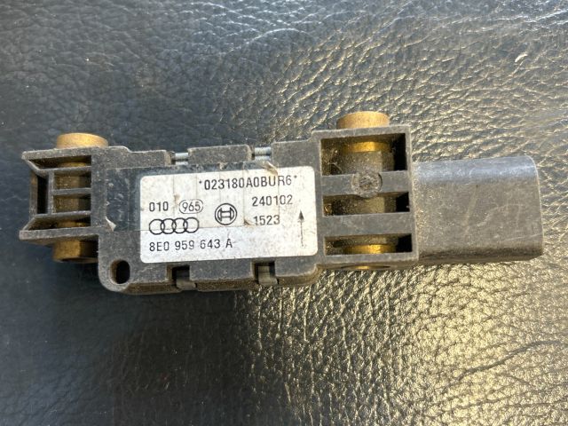 bontott AUDI A4 B6 Jobb első Oldal Ütközés Érzékelő