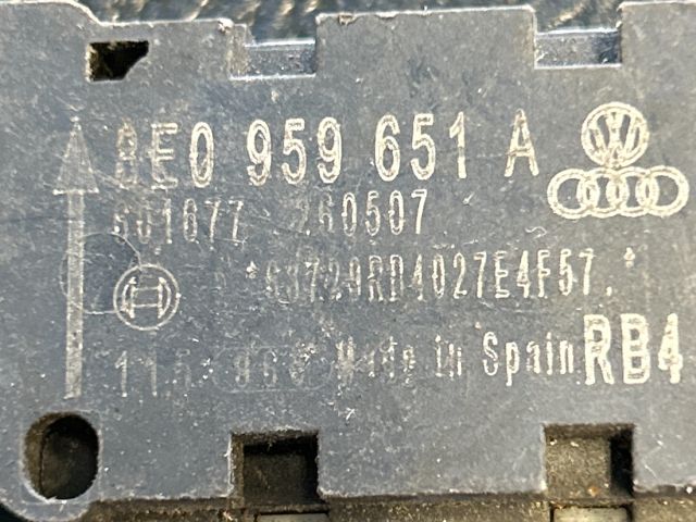 bontott AUDI A4 B6 Jobb első Oldal Ütközés Érzékelő