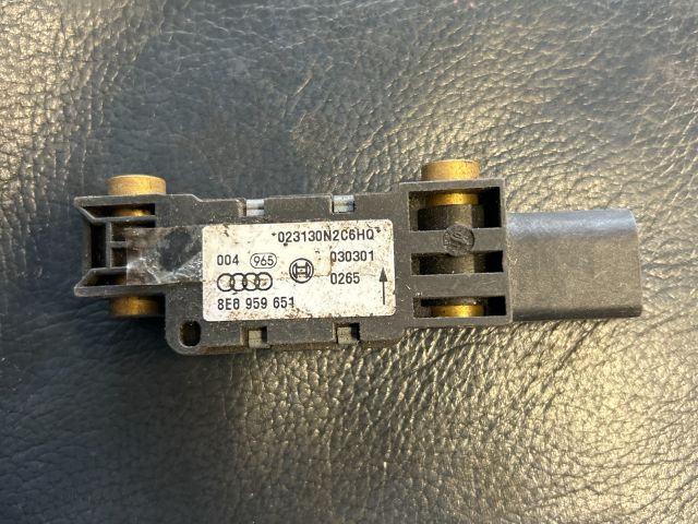 bontott AUDI A4 B6 Jobb első Oldal Ütközés Érzékelő