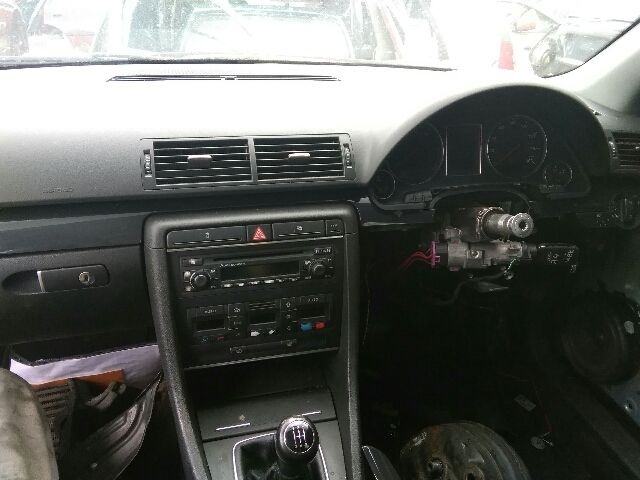 bontott AUDI A4 B6 Jobb első Torony