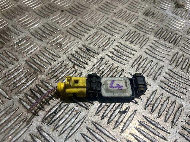 bontott AUDI A4 B6 Jobb első Ütközés Érzékelő (Homlokfalon)