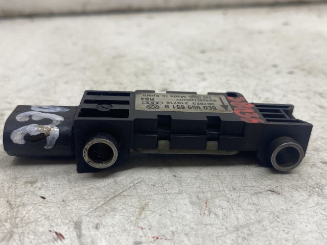 bontott AUDI A4 B6 Jobb első Ütközés Érzékelő (Homlokfalon)