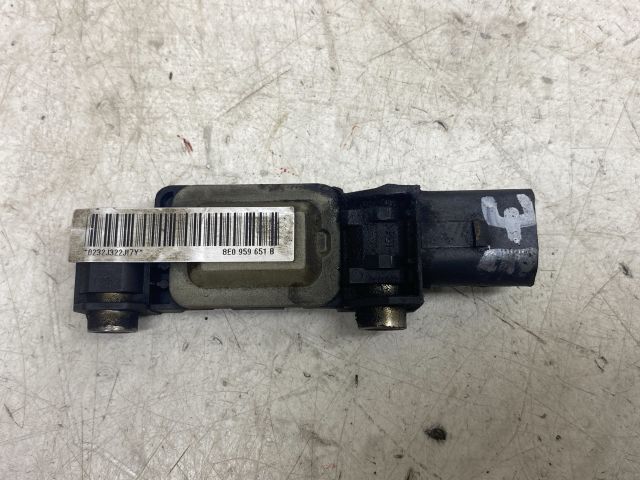 bontott AUDI A4 B6 Jobb első Ütközés Érzékelő (Homlokfalon)