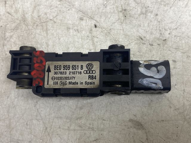 bontott AUDI A4 B6 Jobb első Ütközés Érzékelő (Homlokfalon)