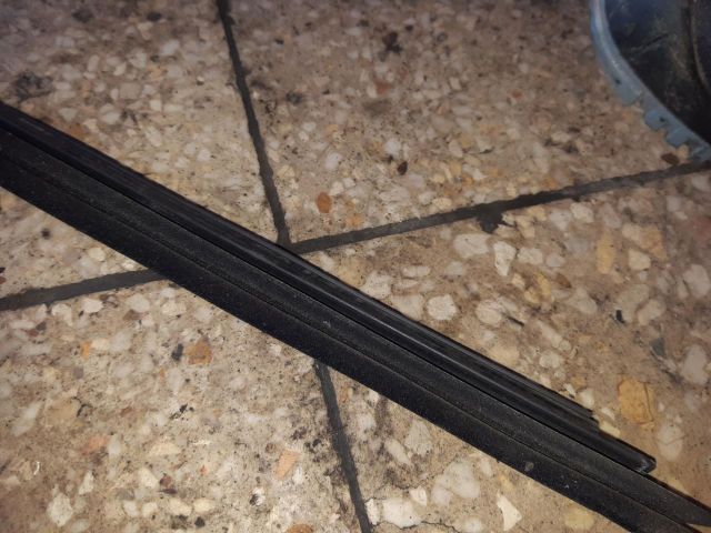 bontott AUDI A4 B6 Jobb első Vízlehúzó Gumicsík