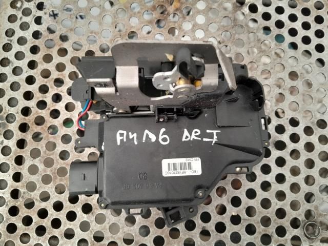 bontott AUDI A4 B6 Jobb első Zsanér